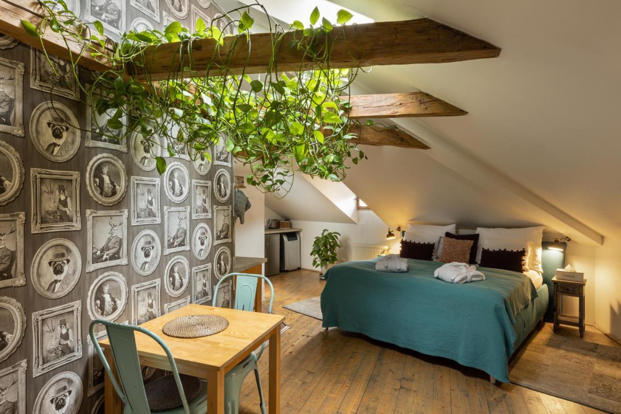 Gigantic Boho Chic 3 Bedroom 3 Bathroom Loft With Hanging Chair * Praga