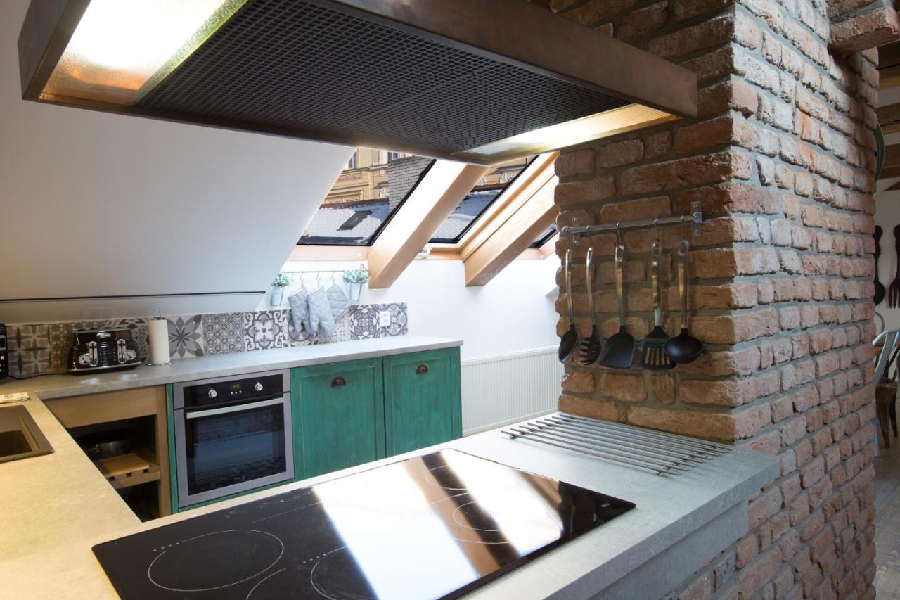 Gigantic Boho Chic 3 Bedroom 3 Bathroom Loft With Hanging Chair * Praga